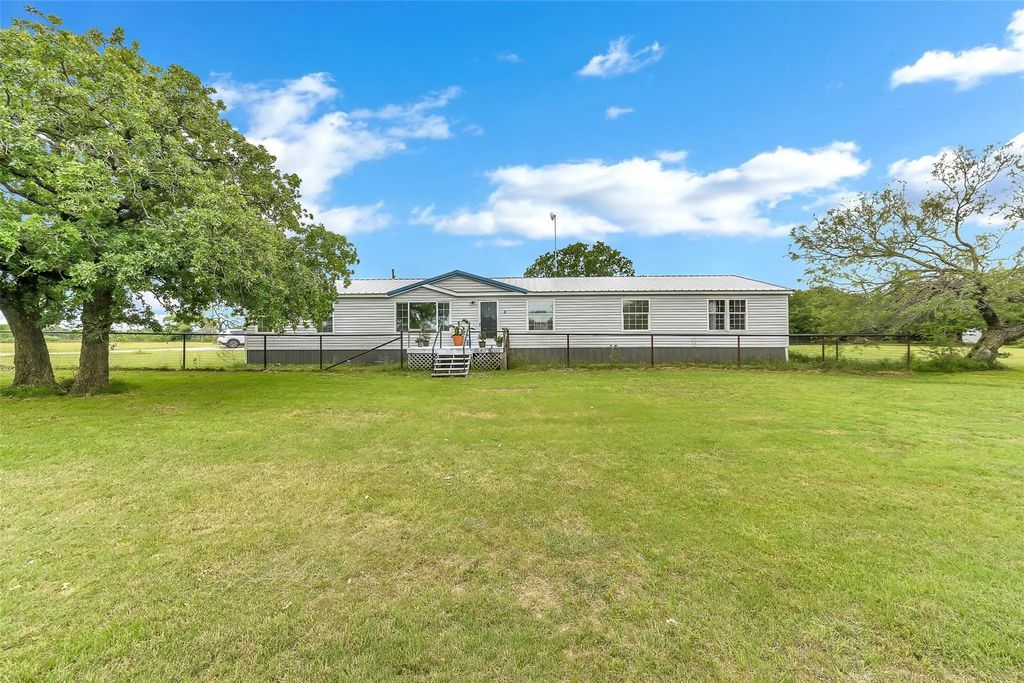 197 County Road 3382, Paradise