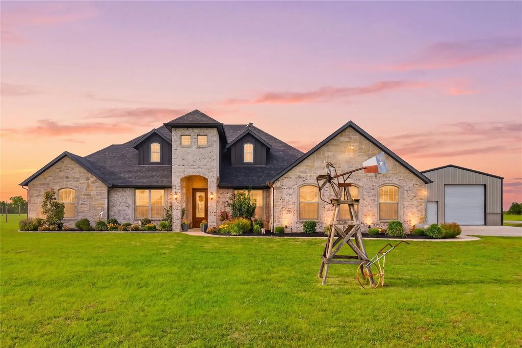 1705 S Fm 1752, Savoy
