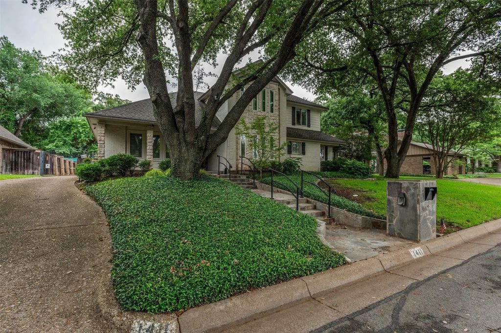 1411 Clubview Court, Arlington