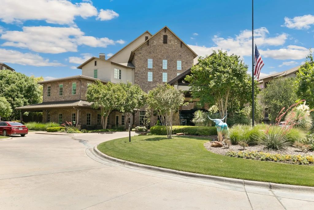 301 Watermere Drive 212, Southlake