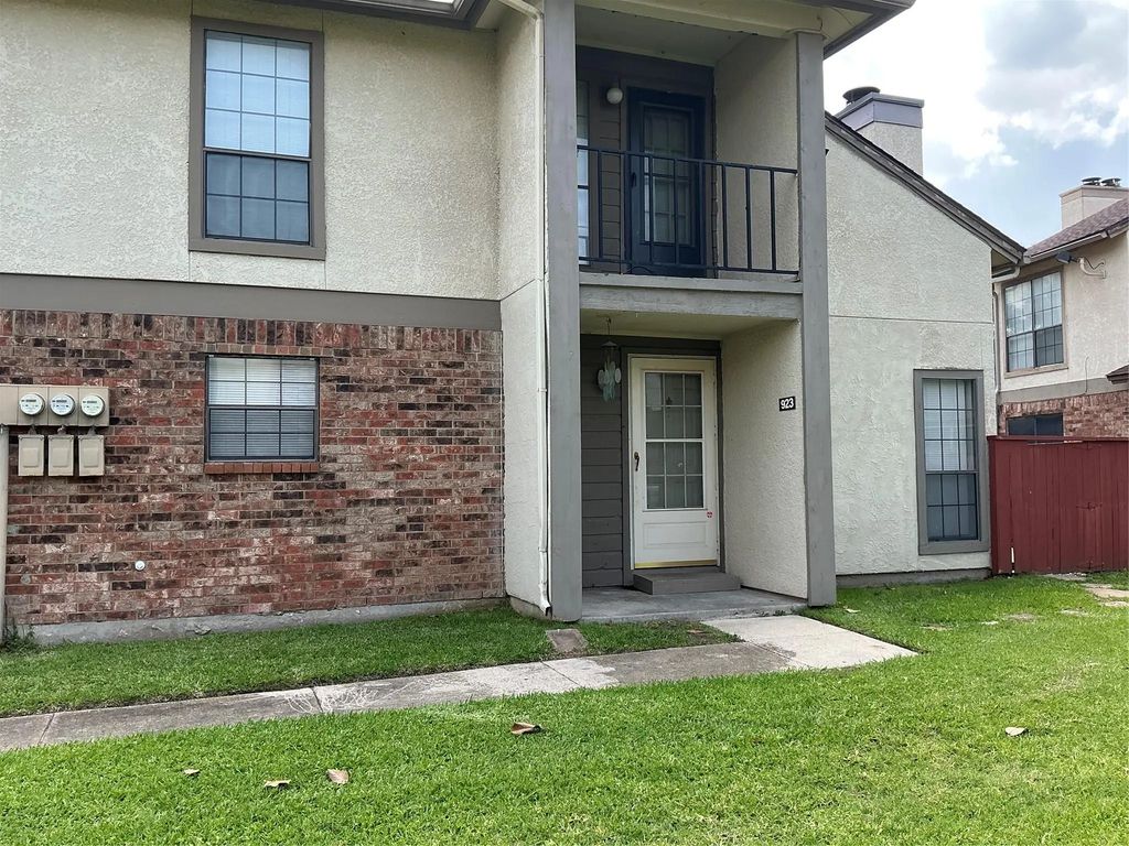 923 Turtle Lake Boulevard, Irving