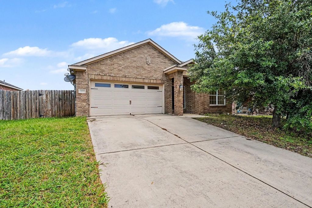 335 Quail Crossing Drive, Sanger