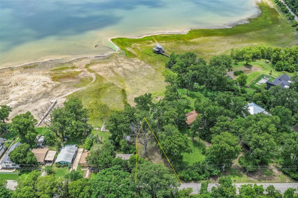 2431 E Lake Drive, Weatherford