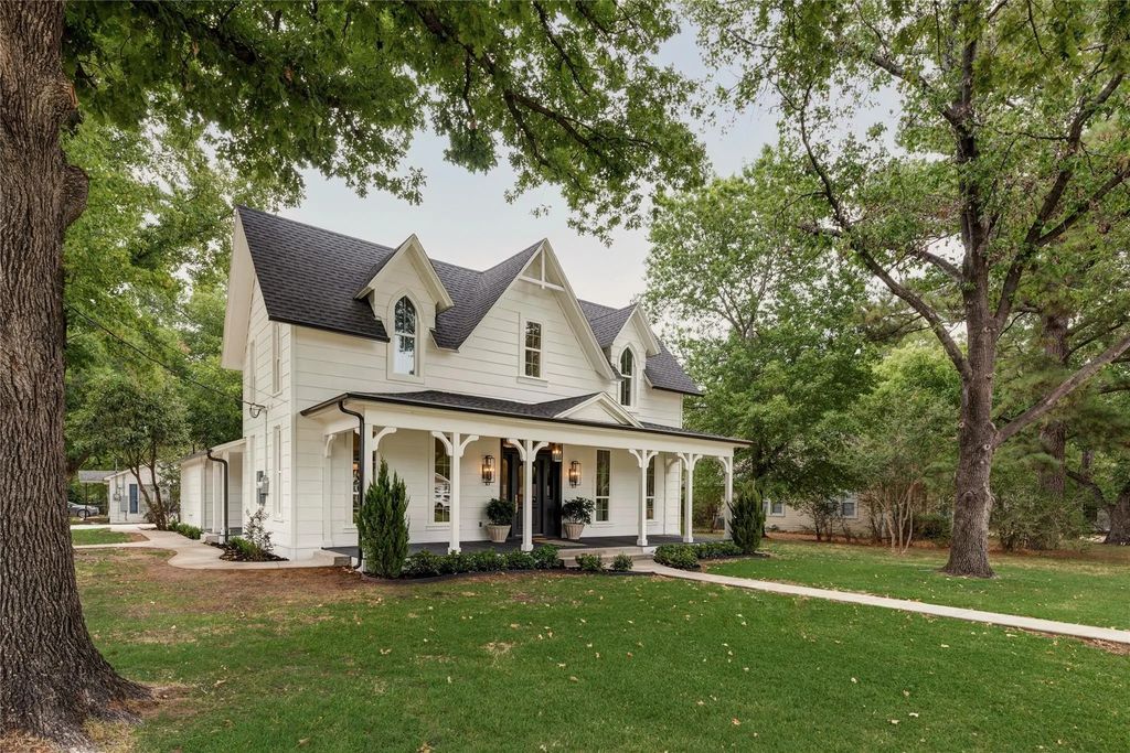 300 E Division Street, Pilot Point