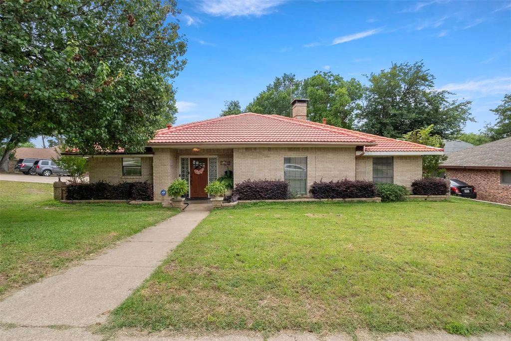 1400 Rusdell Drive, Irving