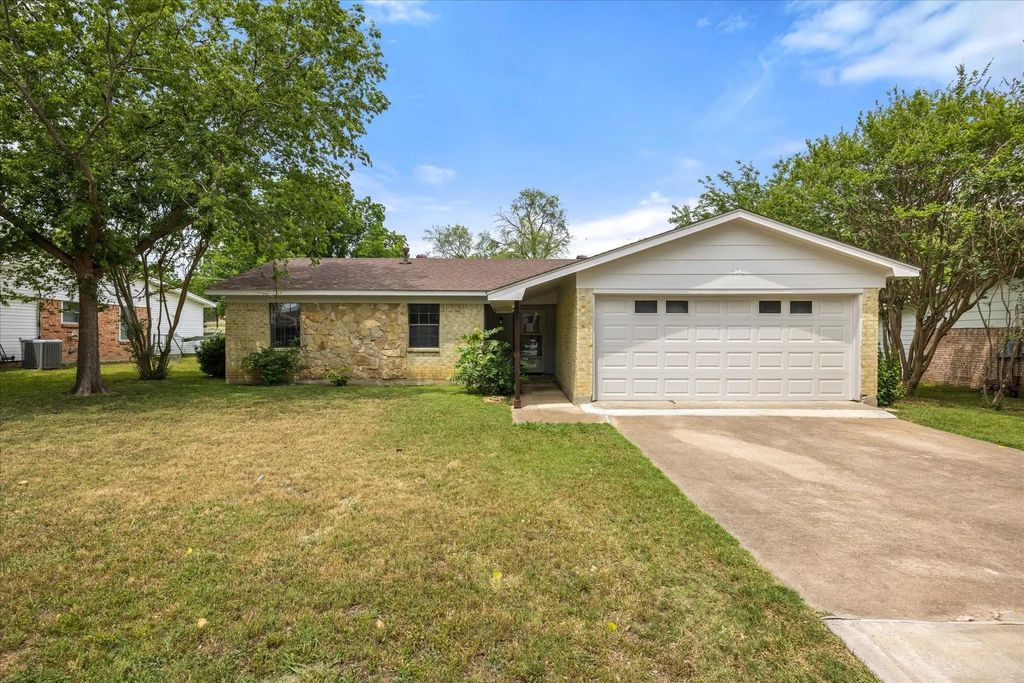 606 Nancy Drive, Glen Rose