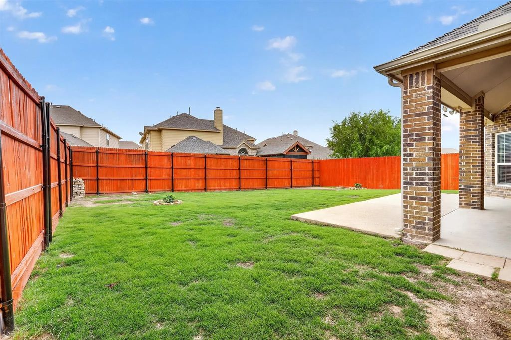 5817 Pine Flat Court, Fort Worth