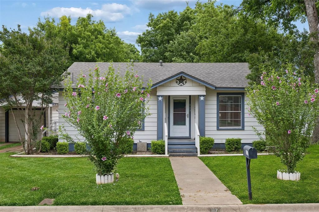117 Moon Street, Cleburne