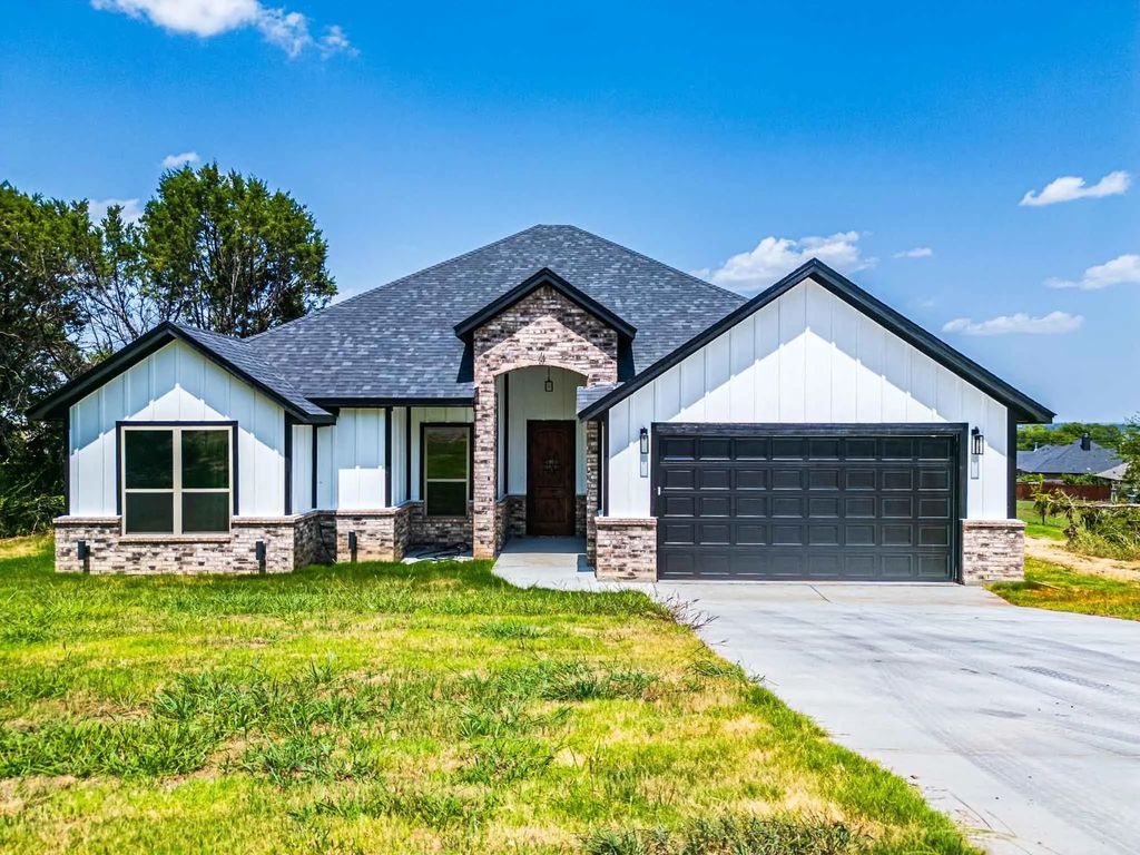 4019 Seminole Trail, Granbury