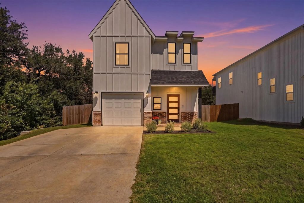 916 Devils River Drive, Granbury