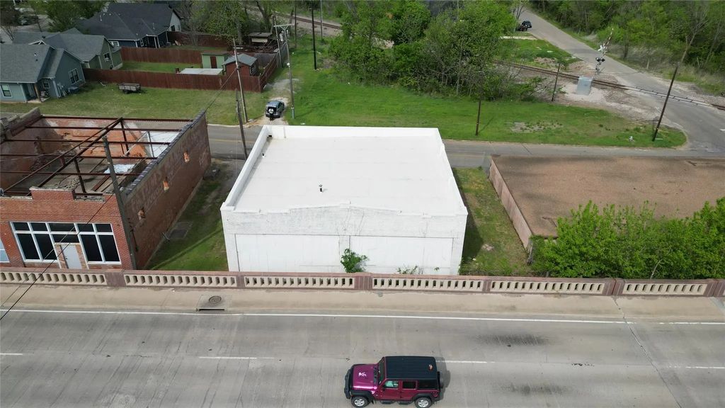 807 S Austin Avenue, Denison