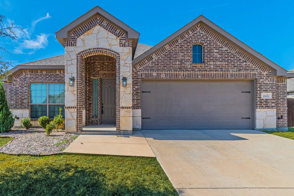 1901 Maplewood Drive, Glenn Heights