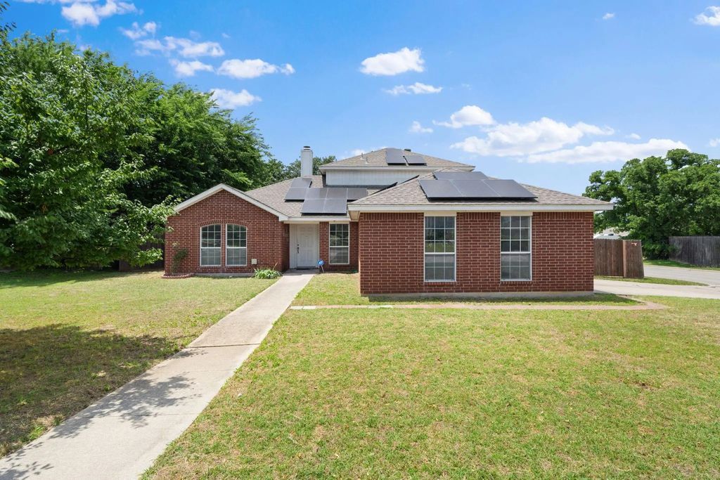 633 Madeline Court, Azle