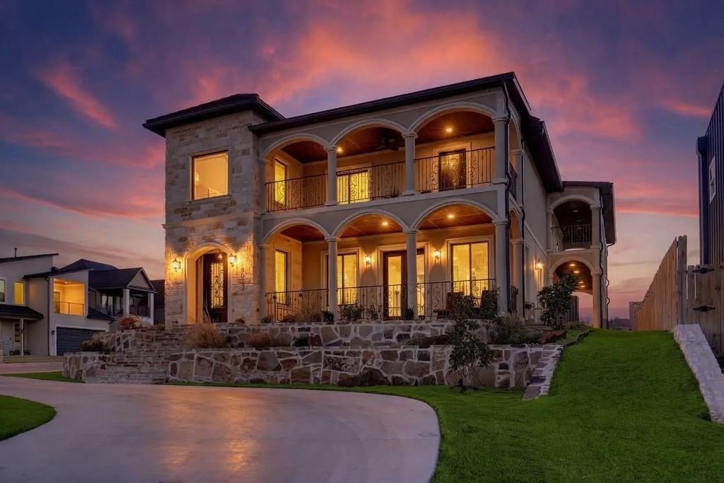 9033 Quarry Hill Court, Fort Worth