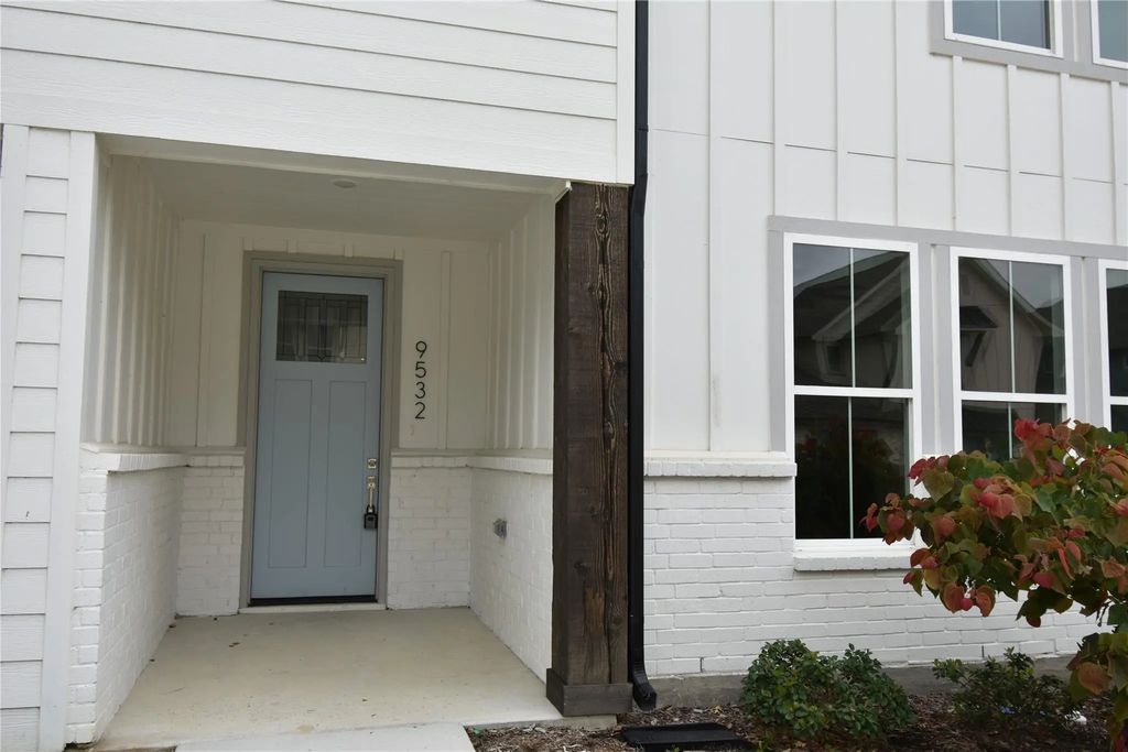 9532 Thorncrown Lane, Fort Worth