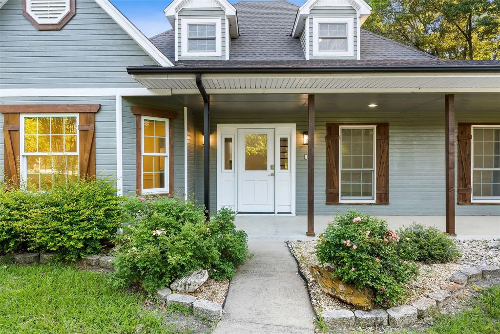 1044 E Woodridge Road, Waxahachie