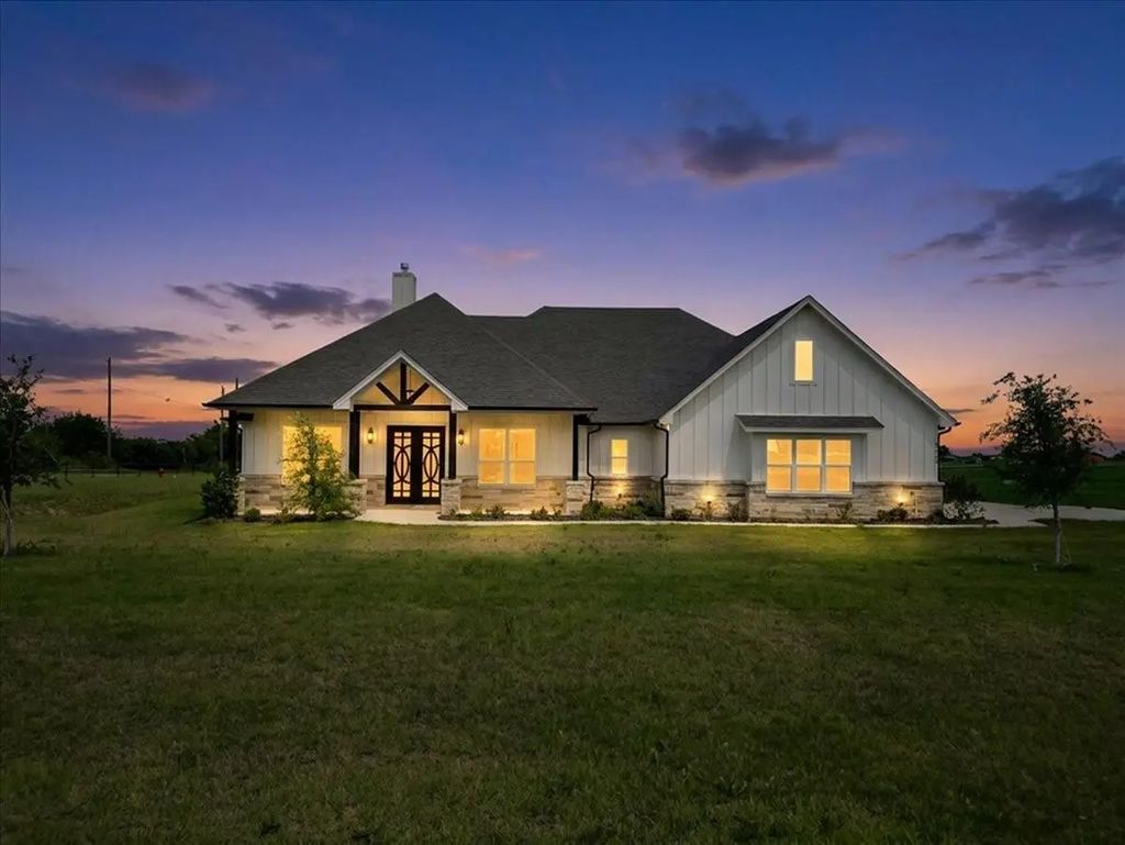 8524 Bronco Drive, Godley