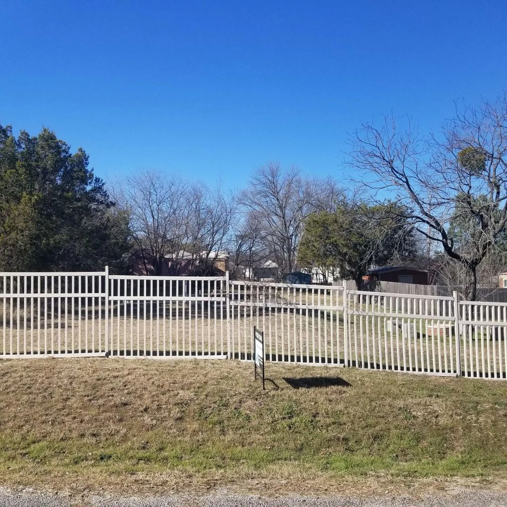 2206 Beverly Drive, Granbury