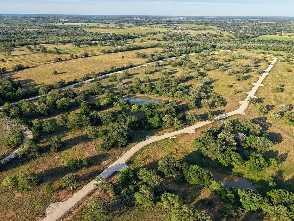 382 Main Loop Loop, Waelder