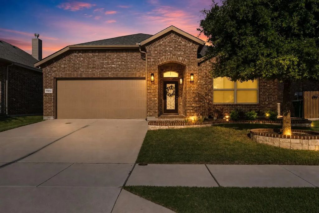 11312 Gold Canyon Drive, Fort Worth