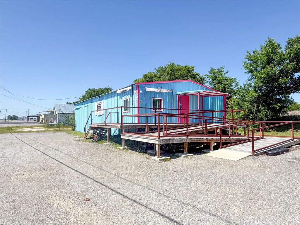 507 S Business 287, Decatur
