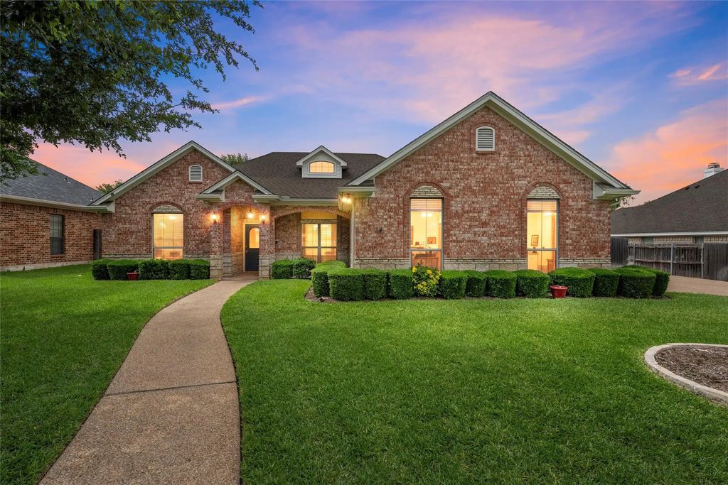 1305 Buffalo Pass, Woodway