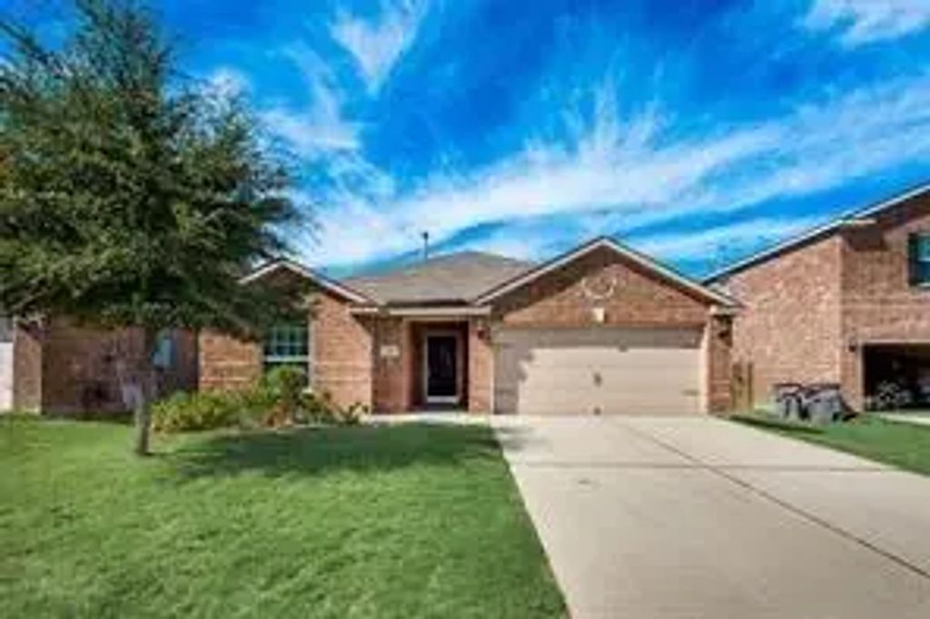 2106 Bluebell, Forney