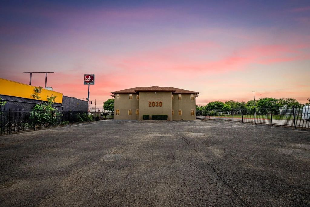2030 S Las Vegas Trail, White Settlement