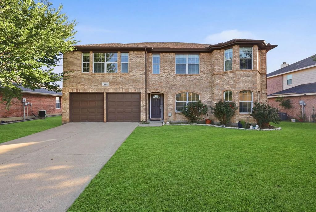 608 Love Lane, Royse City