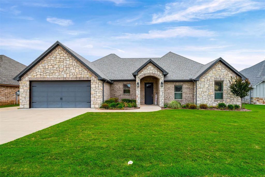 6620 Pinehurst Drive, Granbury