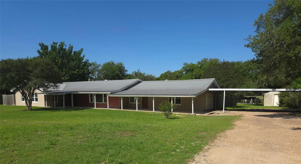 918 S Varella Street, Mexia