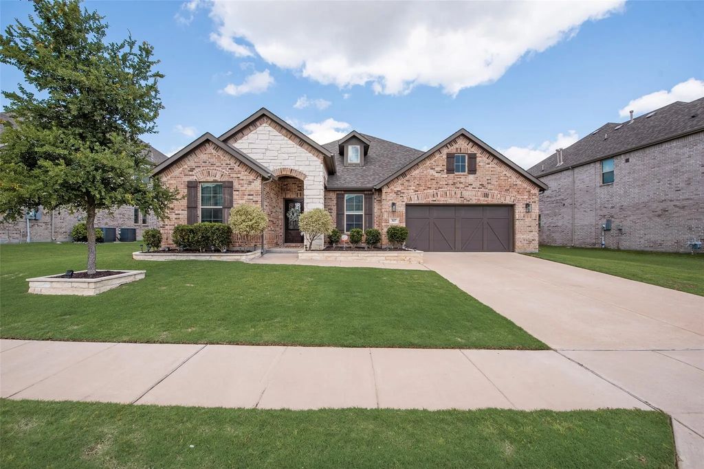 307 Lake Forest Trail, Anna