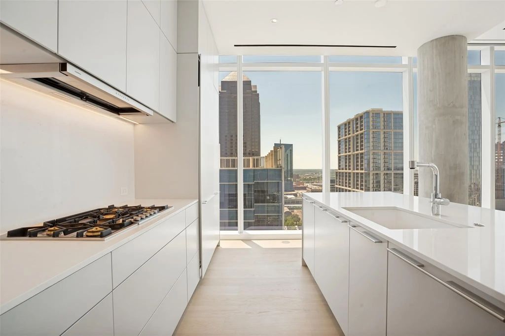 1747 Leonard Street 2002, Dallas