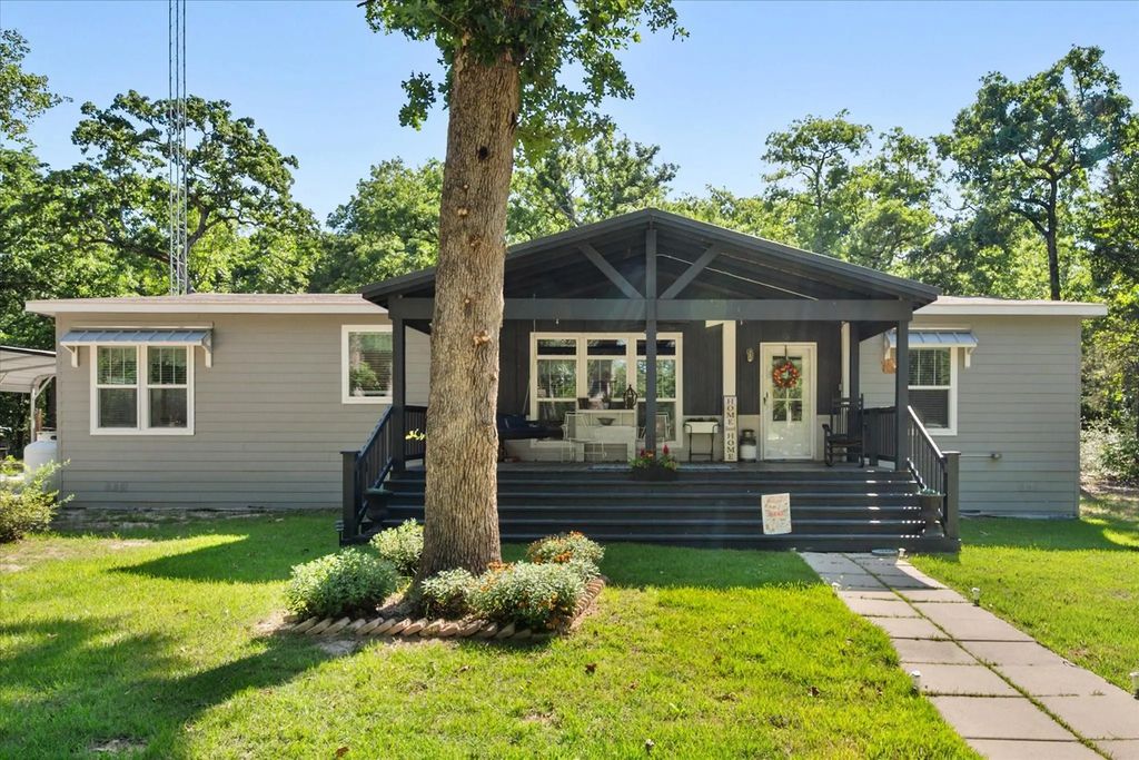 140 Private Road 207, Fairfield