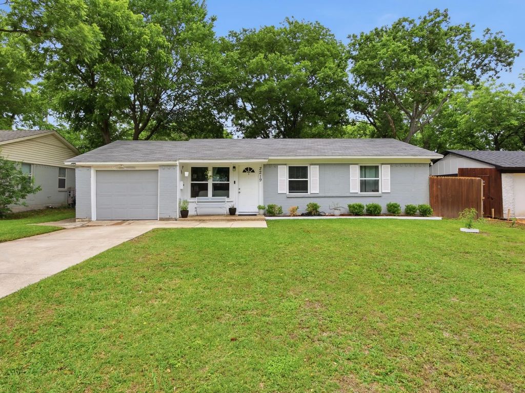2219 Loyce Drive, Mesquite