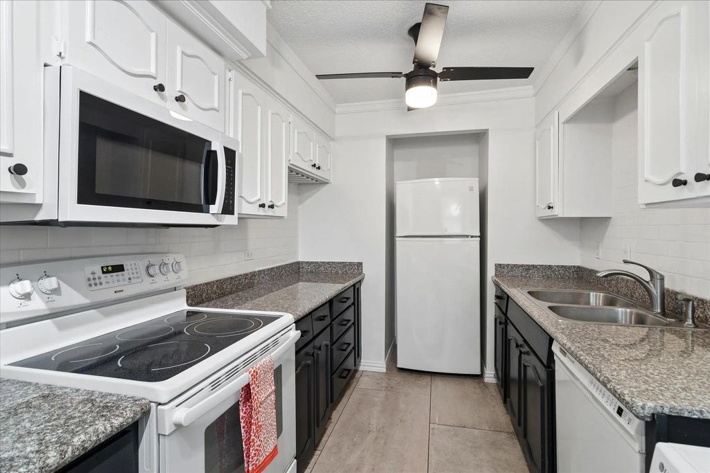 7806 Royal Lane 224, Dallas