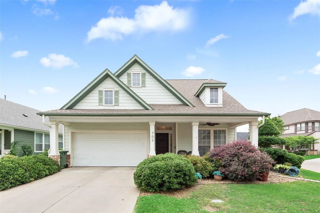 709 Creek Walk Place, Arlington