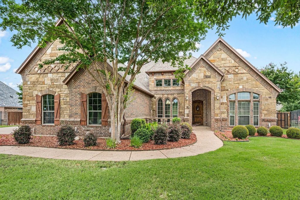 1341 Whisper Willows Drive, Fort Worth