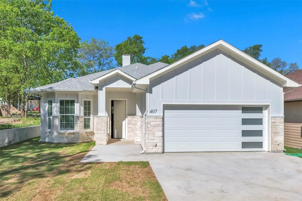 407 Henderson Street, Bonham