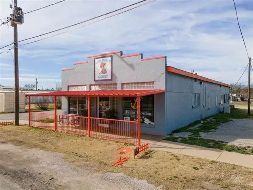 315 N Bridge, Henrietta