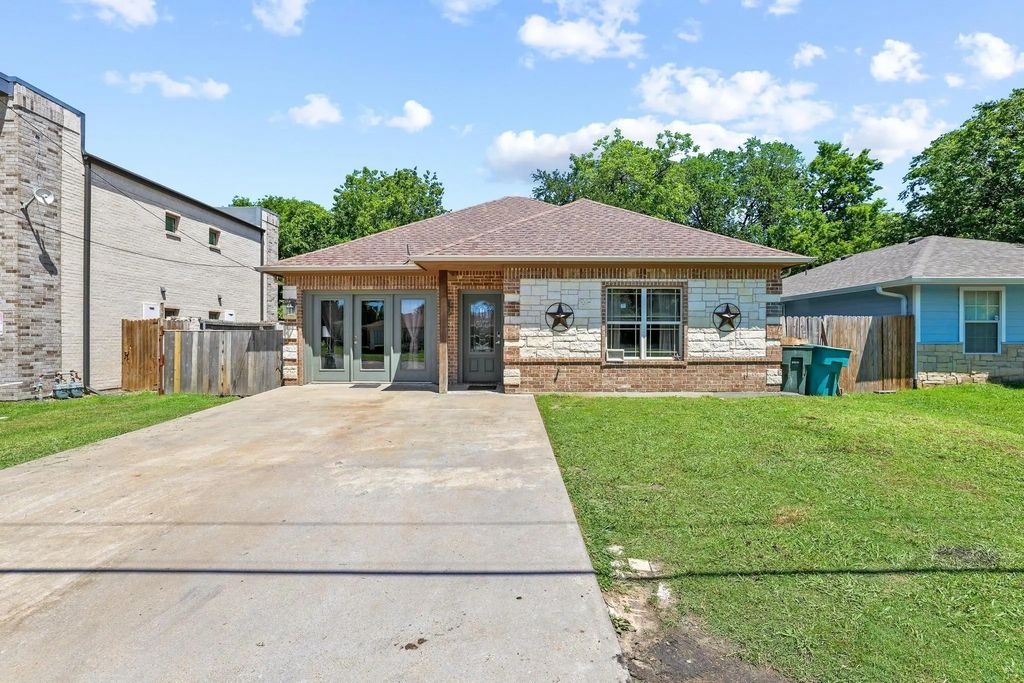 303 E Brockett Street, Sherman