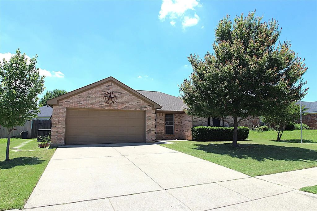 501 Barbara Jean Lane, Burleson
