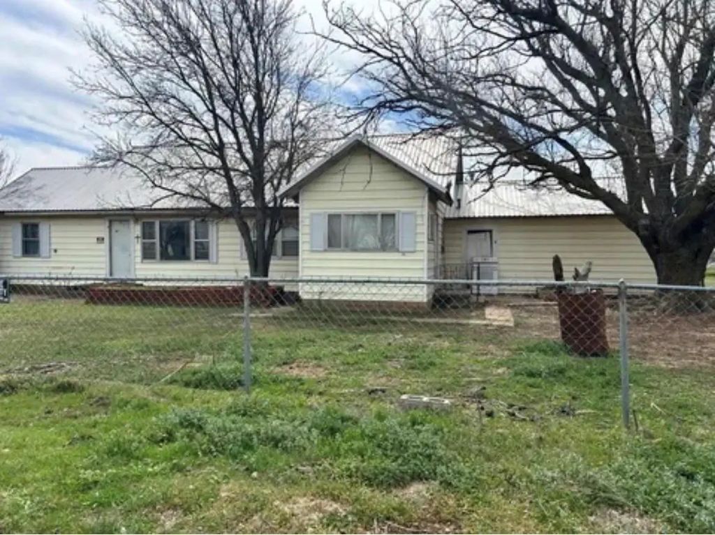 504 Cedar, Megargel
