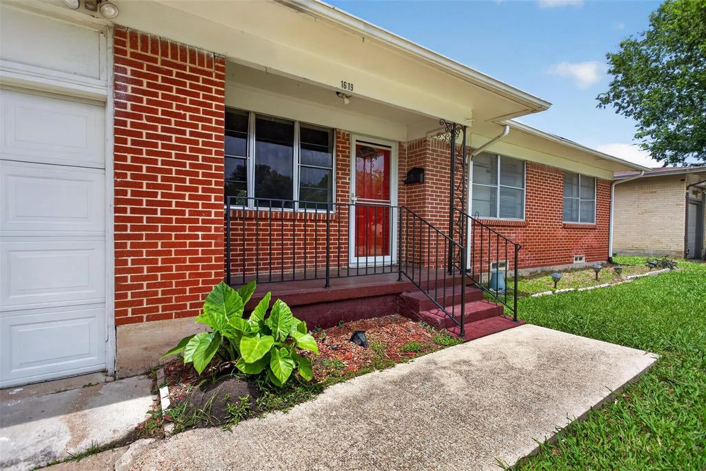 1619 Longview Street, Mesquite