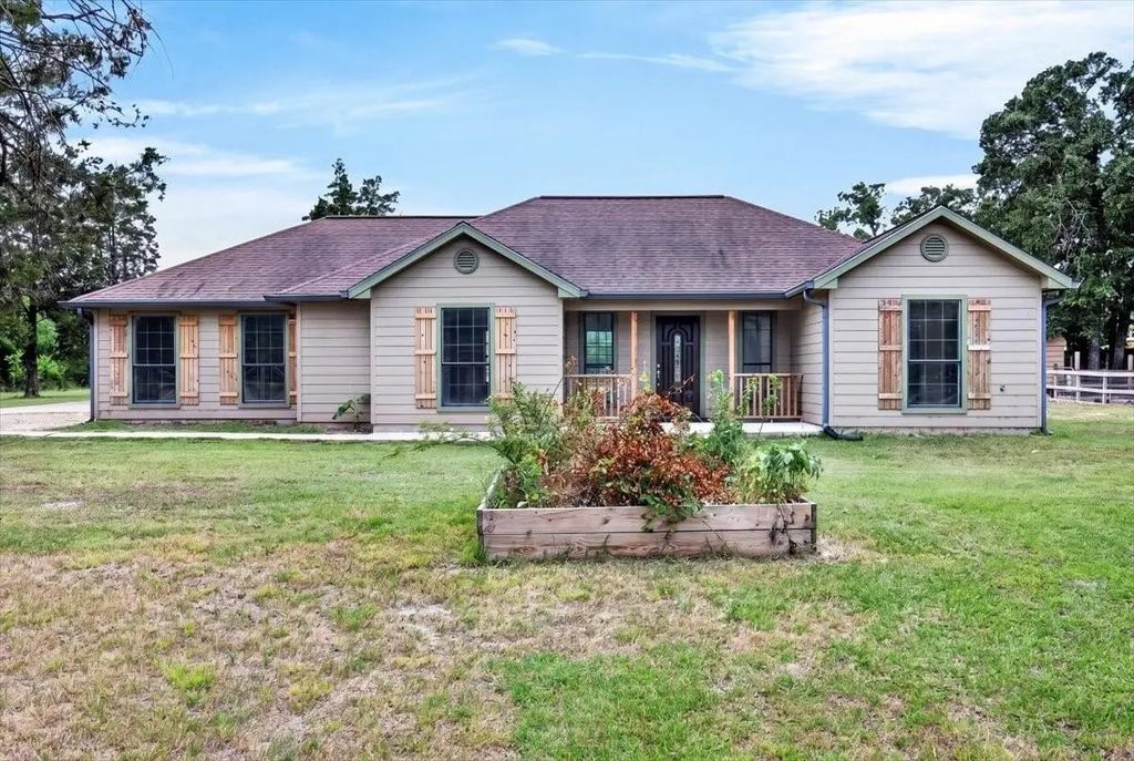 16001 County Road 4052, Kemp