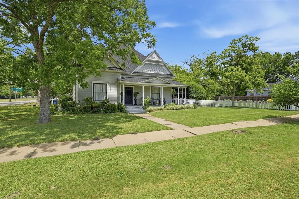 202 E Main Street, Celina