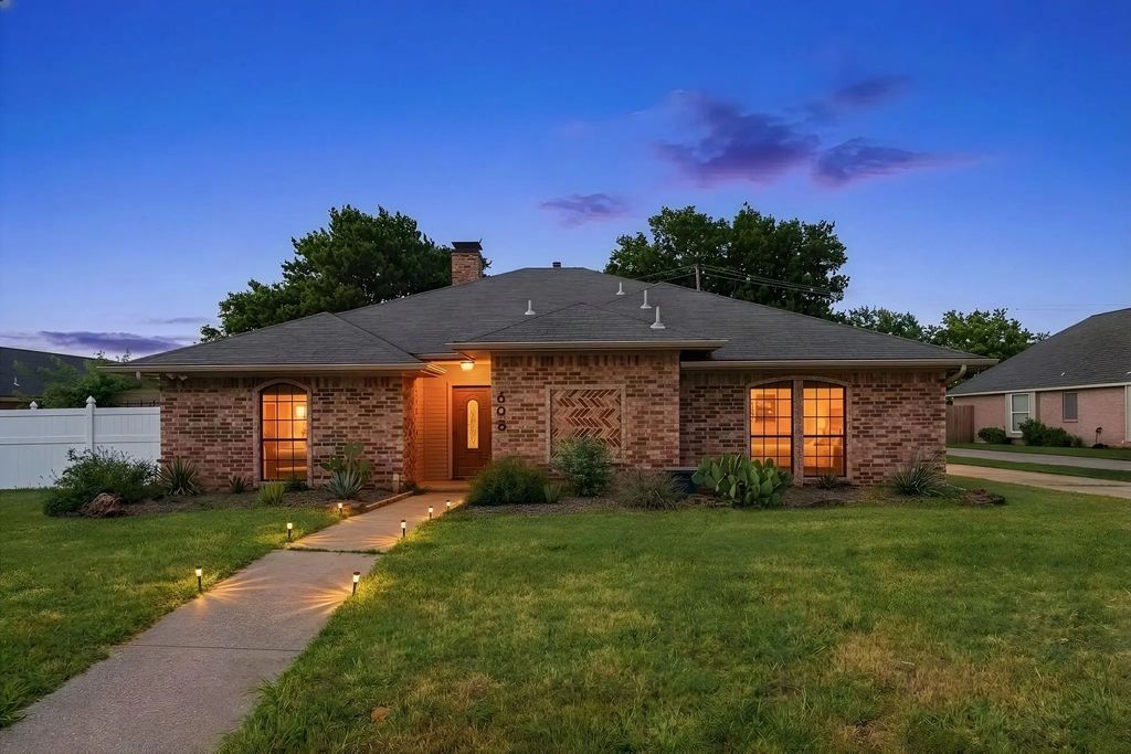 638 Park Lane, Highland Village