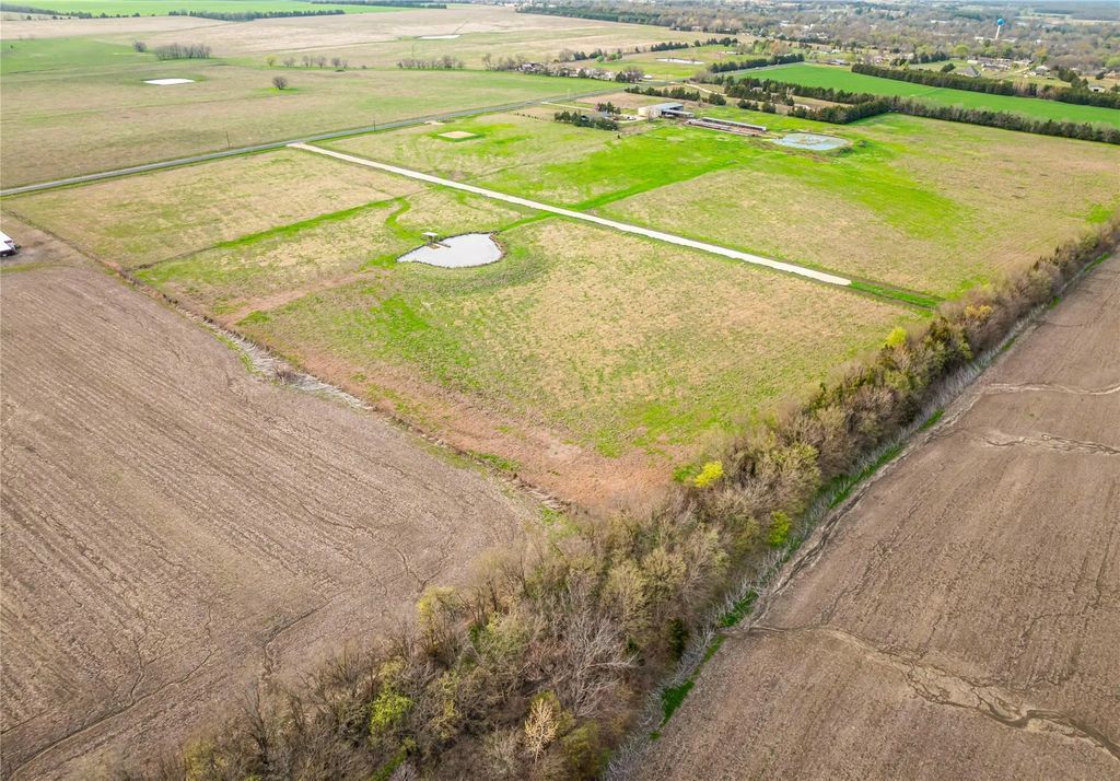 108 Private Rd 14025, Blossom