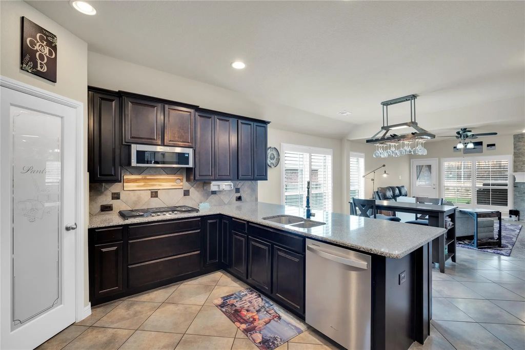 5913 Warmouth Drive, Fort Worth