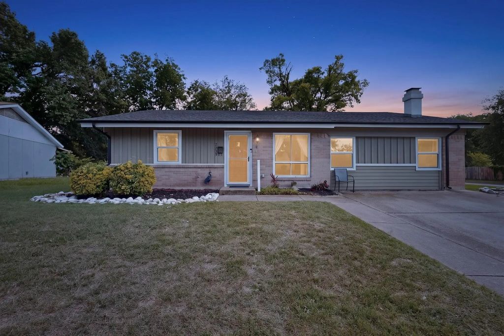 2238 Sussex Drive, Garland